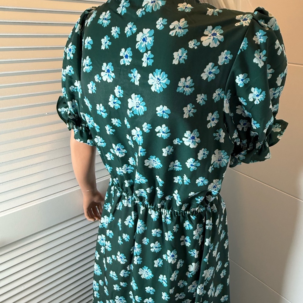 Outerknown Flora puff sleeve A line button front green large . - Picture 8 of 15